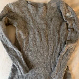ALO Yoga Women's Heather Gray Crewneck Cashmere Sweater